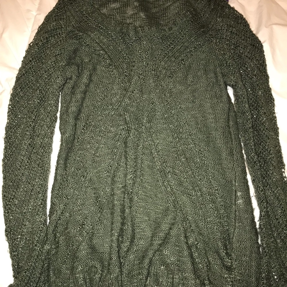 green long-sleeved shirt